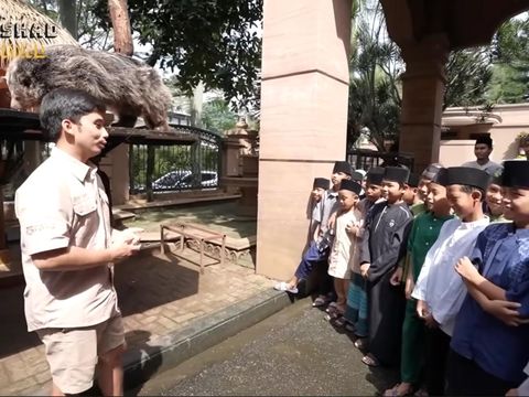 Alshad Ahmad ajak puluhan anak yatim ke rumah untuk edukasi tentang satwa liar.