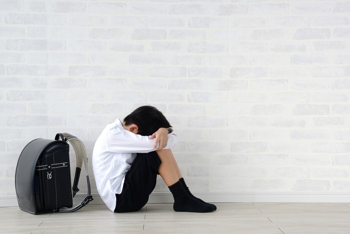 Anak Ketahuan Bolos Sekolah? Ini 7 Cara Tepat Orang Tua Menghadapinya