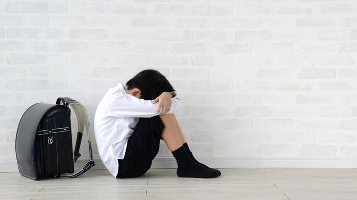 Anak Ketahuan Bolos Sekolah? Ini 7 Cara Tepat Orang Tua Menghadapinya