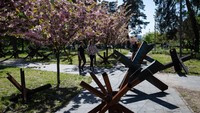 Kendati demikian, taman ini banyak dikunjungi warga Ukraina untuk menikmati keindahan bunga Sakura.  