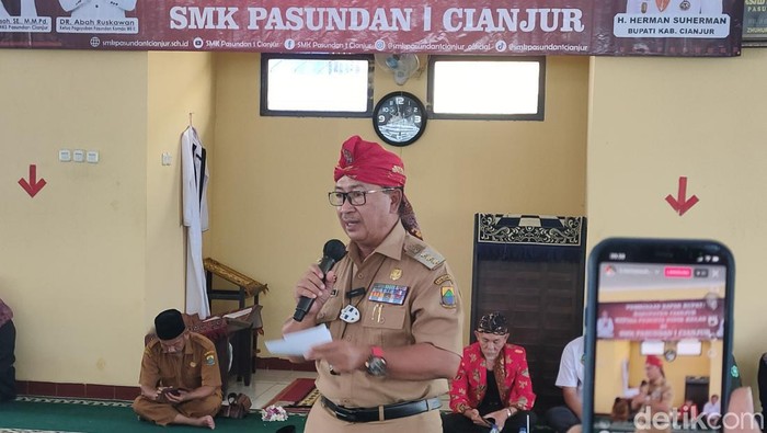 Bupati Cianjur Herman Suherman