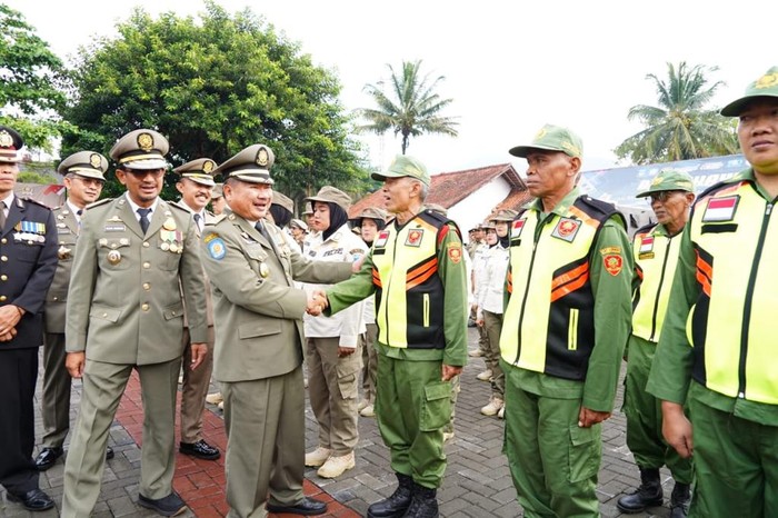 Bupati Garut Jadi Instruktur Upacara