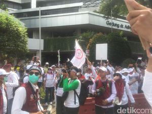 Demo di Patung Kuda Bubar, Massa Dokter-Apoteker Unjuk Rasa di Kemenkes