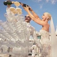 Selain pestanya yang indah, banyak orang berkomentar soal gaun yang dipakainya. Jadi kontroversi, ada yang memuji tapi tak sedikit yang mengkritik.Foto: Instagram Ellie Gonsalves