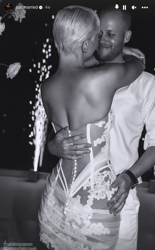 Tapi tak sedikit yang membela Ellie karena itu merupakan pilihannya sendiri.Foto: Instagram Ellie Gonsalves