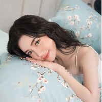 Selain mengunggah gaya seksinya Elly Tran juga kerap curhat soal kehidupan pribadinya. Elly yang cantik memesona para pria memiliki kehidupan cinta yang tak seindah rayuan pria di media sosial untuknya. Foto: Getty Images