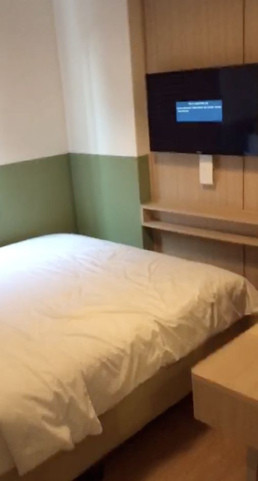 Hotel Osaka di kawasan PIK 2 ini memiliki ornamen ala Jepang. Untuk hotelnya, khusus mulai lantai 28 sampai 32. Total ada 175 kamar yang bisa disewa.