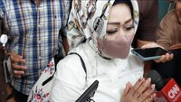 Deputi Pencegahan dan Monitoring KPK Pahala Nainggolan, menilai harta kekayaan Reihana seharusnya lebih dari yang telah dilaporkannya itu. Terlebih diketahui bahwa Reihana juga menduduki posisi sebagai dewan pengawas di dua tempat. Belakangan diketahui LHKPN tersebut diisi oleh stafnya. Yogi/detikcom 