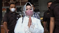 Sama seperti PNS lainnya, diketahui bahwa gaji yang diterima Reihana sebagai Kadinkes Lampung juga telah diatur dalam Peraturan Pemerintah (PP) Nomor 15 tahun 2019 tentang Perubahan Kedelapan Belas atas Peraturan Pemerintah Nomor 7 Tahun 1977. Adapun, besaran gaji PNS yang diatur dalam PP tersebut berkisar Rp 1.560.800 hingga Rp 5.901.200 bergantung pada golongan dan lama masa kerja atau masa kerja golongan (MKG). ANTARA FOTO/Aditya Pradana Putra