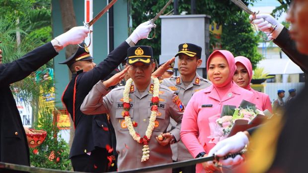 kapolres tuban akbp suryono