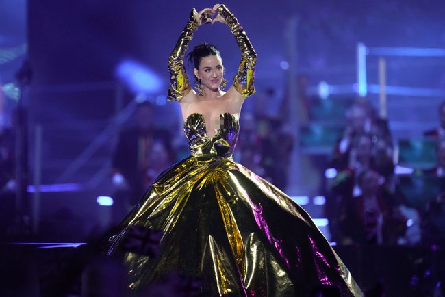 “Saya sangat senang bisa berada di sini bersama kalian, Saya cinta kalian semua,” seru Katy Perry. Foto: Getty Images