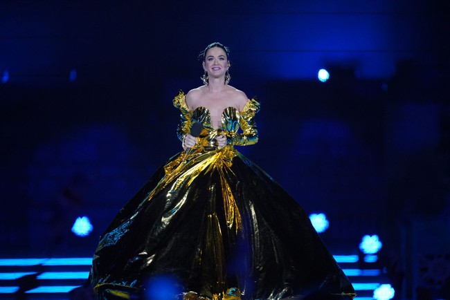 Katy Perry merupakan duta untuk British Asian Trust yang diinisiasi Raja Charles III. Maka dari itu ia dipercaya sebagai salah satu pengisi acara. Foto: Getty Images
