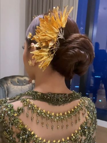 Kebaya Lamaran Mahalini Kebaya lamaran Mahalini rancangan Asky Febrianti.