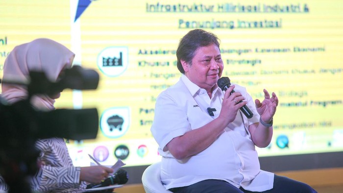 Menteri Koordinator Bidang Perekonomian, Airlangga Hartarto menghadirkan acara Media Gathering bertajuk Social Space: Sewindu Proyek Strategi Nasional, Jakarta Selatan, Senin (8/5).
