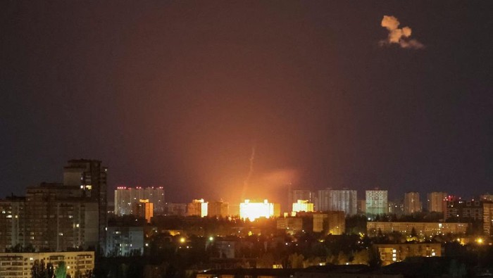 An explosion of a drone is seen during a Russian drone strike, amid Russias attack on Ukraine, in Kyiv, Ukraine May 8, 2023. REUTERS/Gleb Garanich
