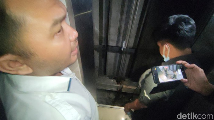 Lokasi kejadian teknisi terjepit lift di kompleks kantor Pemprov Jateng gedung E, Senin (8/5/2023).