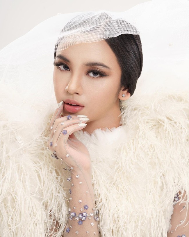 Penyanyi jebolan Indonesian Idol, Lyodra Ginting langganan masuk daftar wanita tercantik dunia 2023 versi TC Candler. Dia berada di posisi teratas dibandingkan Dita Karang, Sandrina Michelle, dan Beby Tsabina karena berhasil menempati peringkat ke-32. Foto: Instagram