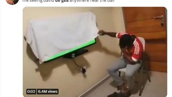 Saat fans MU melihat blunder De Gea. Foto: Twitter