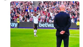 Reaksi fan MU sama seperti Rashford saat melihat blunder De Gea. Foto: Twitter