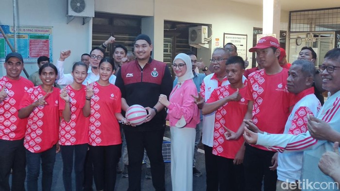 Menpora Dito Ariotedjo di Yayasan Pembinaan Anak Cacat (YPAC) Semarang, Senin (8/5/2023).