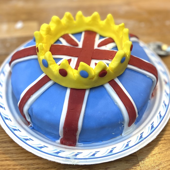 Meriah! Ragam Cake Unik Sambut Penobatan Raja Charles III