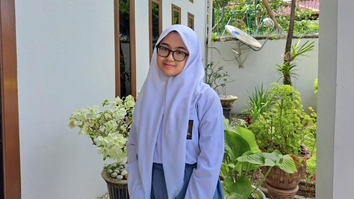 Nayla Zhafira, siswi SMA Syaffiyatul Amaliah Medan berprestasi yang diterima di 6 kampus luar negeri. (Foto: Istimewa)