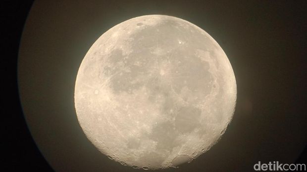 Observatorium pribadi untuk melihat keindahan langit saat malam hari dari Pulau Karimunjawa, Jepara, Minggu (7/5/2023).