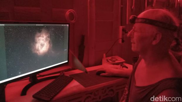 Observatorium pribadi untuk melihat keindahan langit saat malam hari dari Pulau Karimunjawa, Jepara, Minggu (7/5/2023).