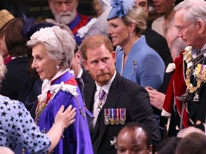 Momen Pangeran Harry Beri Tatapan Membunuh ke Pangeran William