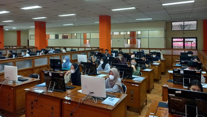 Pelaksanaan Tes UTBK di UPI, Senin (8/5/2023).