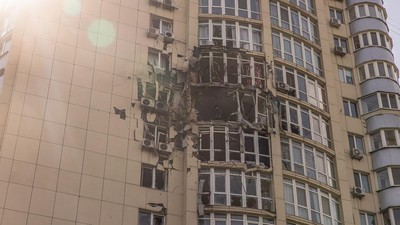 Penampakan Apartemen di Kyiv yang Rusak Akibat Serangan Drone Rusia