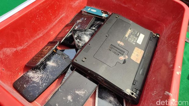 Penampakan Laptop milik M Kace yang digunakan untuk membuat konten YouTube.