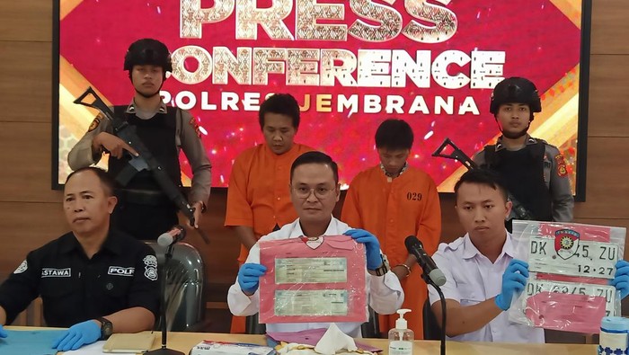 Rilis kasus pencurian sepeda motor di Aula Mapolres Jembrana, Kabupaten Jembrana, Senin (8/5/2023).
