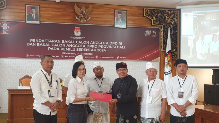 Sekretaris Jenderal (Sekjen) organisasi masyarakat (ormas) Bali Shanti I Komang Mertajiwa mendaftarkan diri sebagai bacaleg anggota DPD.