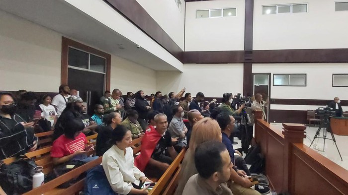 Pengunjung sidang Haris-Fatia soraki jaksa (Dwi-detikcom)