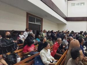 Pengunjung Sidang Soraki Jaksa gegara Bilang HAM Tak Hanya untuk Haris-Fatia