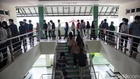 UTBK UPNVJ 2023 dibagi dalam dua sesi, yaitu pagi dan siang. Untuk sesi pagi, peserta harus sudah masuk ruang ujian pada pukul 06.45 WIB. Sedangkan untuk sesi siang, peserta harus sudah berada di ruangan pada pukul 12.30 WIB.  