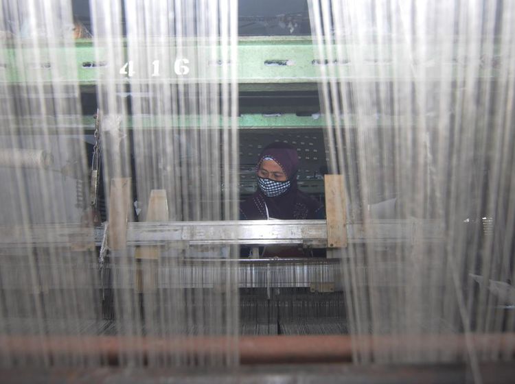 Mengintip Pembuatan Kain Ihram yang Meningkat Jelang Musim Haji