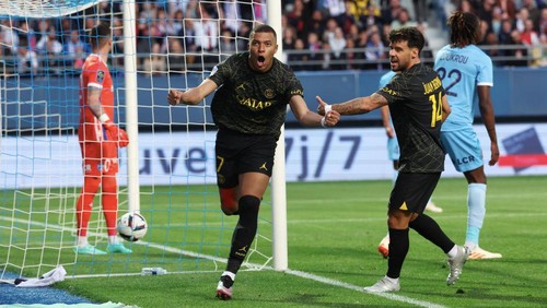 TROYES, FRANCE - MAY 07: Kylian Mbappe #7 of Paris Saint-Germain celebrates his first goal during the Ligue 1 match between ESTAC Troyes and Paris Saint-Germain at Stade de lAube on May 07, 2023 in Troyes, France. (Photo by Xavier Laine/Getty Images)