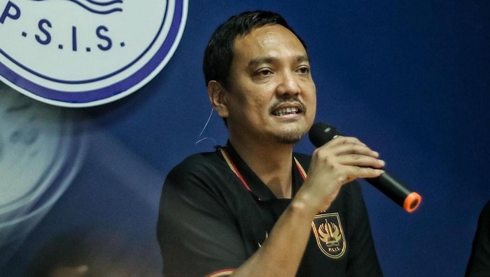 CEO PSIS Semarang, Yoyok Sukawi dalam salah satu sesi jumpa pers.