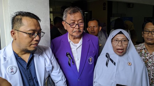 Puluhan dokter dan perawat menemui Wagub NTB Sitti Rohmi Djalilah menolak RUU Kesehatan Omnibus Law, Senin (8/5/2023).