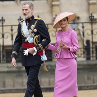 Namun, kehidupan Letizia sebagai ratu tidak selalu mulus. Belakangan, citranya tercoreng akibat skandal perselingkuhan dengan Jaime del Burgo, mantan kekasih yang juga pernah menikah dengan adik Letizia, Telma Ortiz. Skandal ini terungkap melalui buku berjudul Letizias Silences* karya jurnalis Spanyol Jaime Peñafiel. Foto: Mark Cuthbert/UK Press via Getty Images