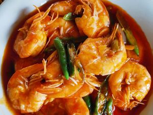 Aldi yang Ingin Senangkan Pacar Malah Masuk UGD gegara Makan Udang