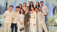 Terlihat Tiara Andhini, Lyodra, dan teman-teman dari Indonesian Idol juga menghadiri acara lamaran Mahalini. Foto: dok. Instagram altctrlyodra