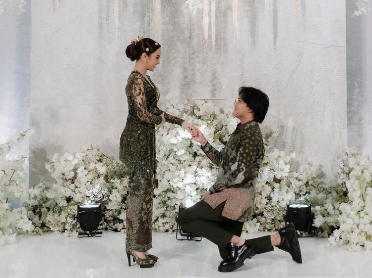 7 Momen Bahagia Lamaran Rizky Febian dan Mahalini