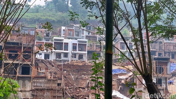 Rumah di komplek elit Bandung Barat diterjang longsor