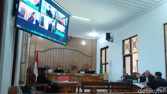 Sidang lanjutan bos judi online Apin BK. (Radja Malo Sinaga/detikSumut)