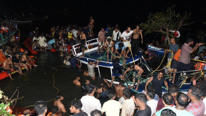 A double-decker tourist boat capsized in Indias southern state of Kerala © - / AFP