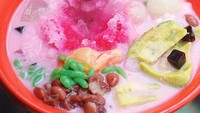 Yang terkenal ada Es Buah Mangga Besar. Seporsinya tak hanya dilengkapi dengan buah-buahan saja, tetapi juga ada kacang merah, kolang-kaling dan paduan sirup. Foto: Instagram @christinian