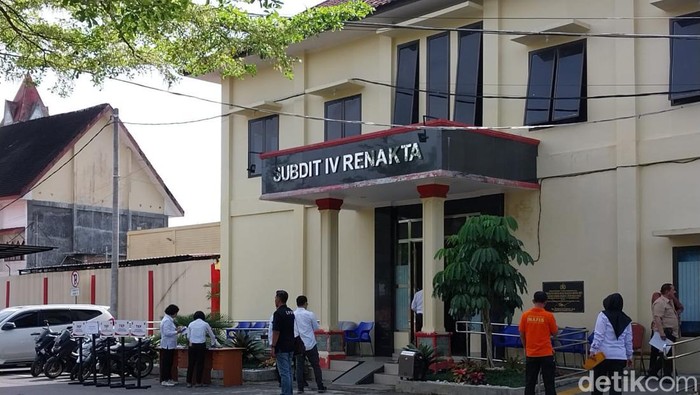 Suasana jelang rekonstruksi penganiayaan anak AKBP Achiruddin ke Ken di Polda Sumut. (Finta Rahyuni/detikSumut)